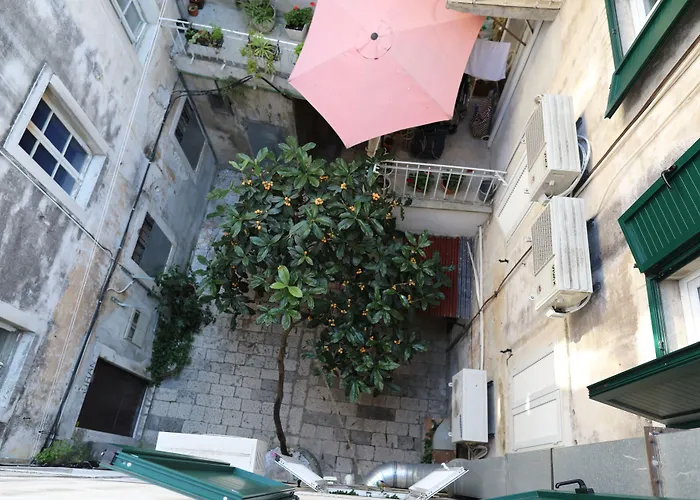 Malena Palace Experience سبليت